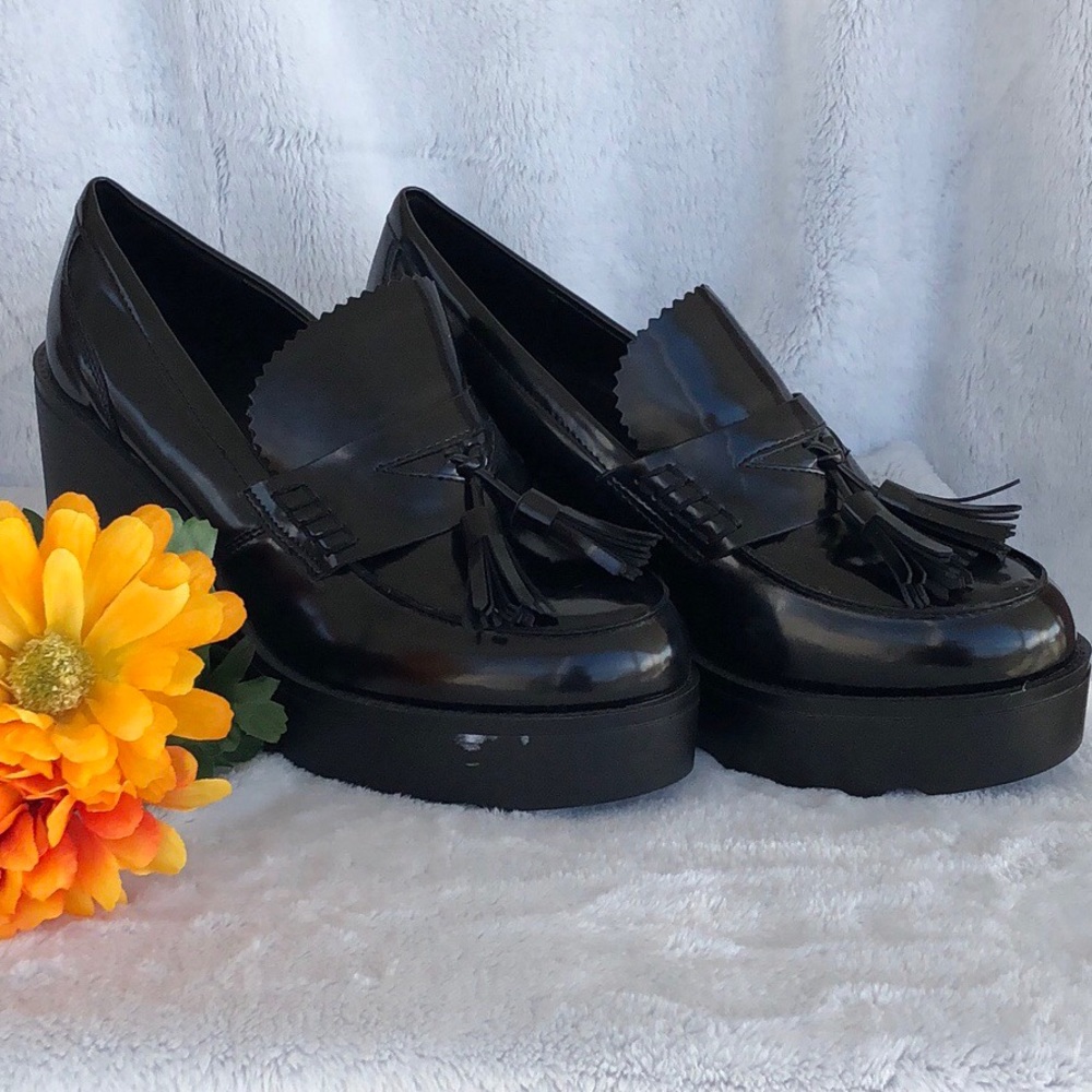 NWOT Black platform loafers with tassel